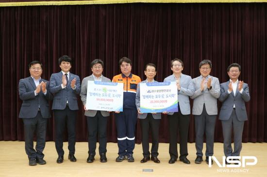 NSP통신-행복나눔 사랑실천 도시락 배달 사업비 전달식 (사진 = 광양시청)