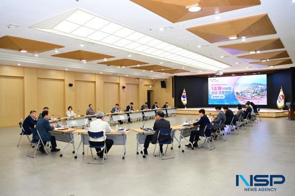 NSP통신-김천시는 30일 시청 3층 강당에서 김천의 미래 100년을 담보하는 차세대 신성장 동력사업 발굴을 위한 1조원 신사업 발굴 프로젝트의 추진 현황을 점검하는 정책보고회를 개최했다. (사진 = 김천시)