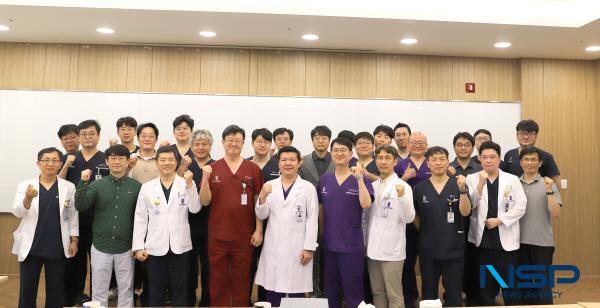 NSP통신-에스포항병원은 30일 6층 콘퍼런스룸에서 3개월간 해외 의료진 연수를 마친 캄보디아 쁘레아 엉 두엉 병원 신경외과 전문의 쎙 쌈낭(SENG Samnang)의 연수 수료식을 가졌다. (사진 = 에스포항병원)
