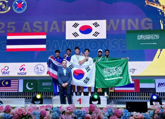 NSP통신-용인특례시 직장운동경기부 소속 조종팀 이상민, 박지민 선수가 2025 아시아실내조정선수권대회에서 2인승 종목 금메달을 차지했다. (사진 = 용인특례시)
