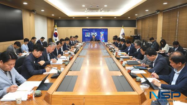 NSP통신-경주시가 제21대 대통령선거를 하루 앞둔 2일 시청 영상회의실에서 국·소·본부장 회의를 열고 공직자의 선거 중립과 시민 투표참여 독려에 나섰다. (사진 = 경주시)