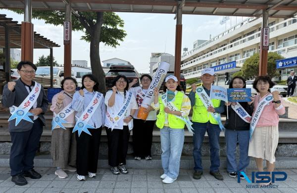 NSP통신-울진군은 지난 5월 30일 울진읍 일대에서 담배판매점을 대상으로 유관기관과 함께 합동점검을 실시했다. (사진 = 울진군)