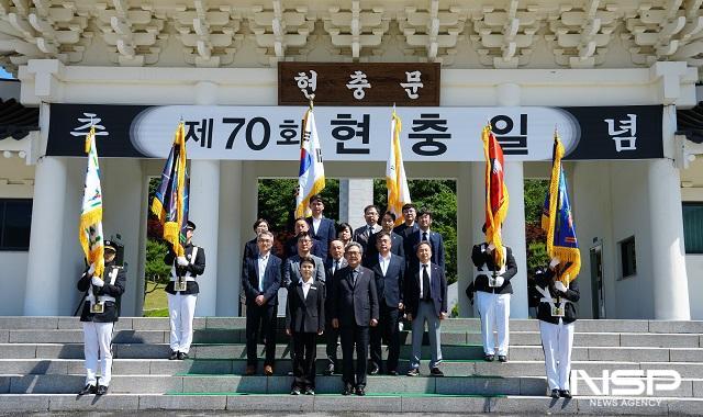 NSP통신-새만금개발공사는 호국보훈의 달을 맞아 4일 전북 임실에 소재한 국립임실호국원을 찾아 순국선열과 호국영령에 대한 참배를 진행했다. (사진 = 새만금개발공사)