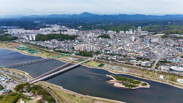 NSP통신-청년 붙잡은 학업장려금 안동 인구 반등 이끌다, 2024년 843명에 이어 2025년에도 3~5월 1306명 증가, 대학가 중심으로 인구 상승해 정책 효과 입증 (사진 = 안동시)