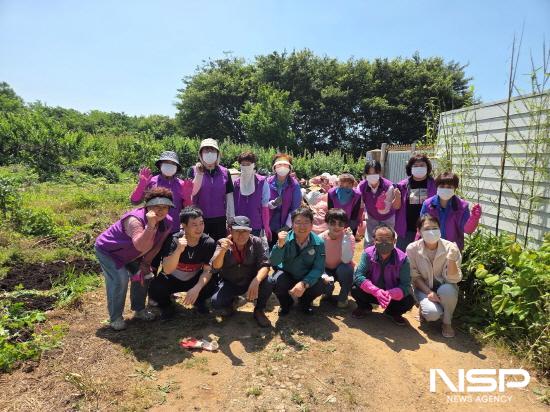 NSP통신-홀몸 어르신 가정 주거환경 개선사업 참석자 기념 찰영 (사진 = 광양시청)