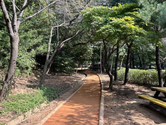 NSP통신-광명시가 조성한 맨발 걷기 산책로 모습. (사진 = 광명시)