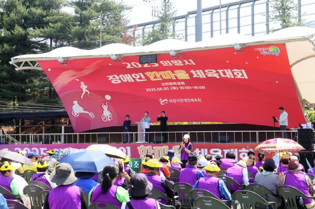 NSP통신-5일 고천체육공원에서 열린 2025 의왕시 장애인 한마음체육대회 행사에서 김성제 시장이 인사말을 하고 있다. (사진 = 의왕시)