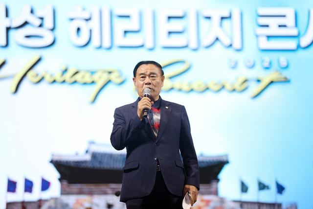 NSP통신-7일 이재식 수원시의회 의장이 인사말을 하는 모습. (사진 = 수원시의회)