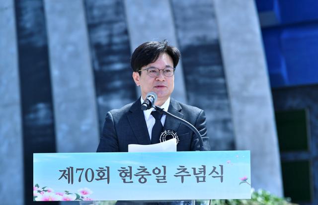 NSP통신-김병수 김포시장이 현충일 추념사를 낭독하고 있는 모습. (사진 = 김포시)