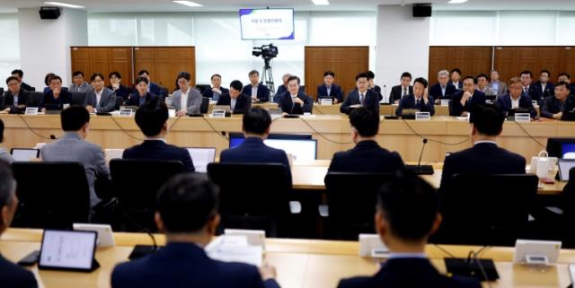 NSP통신-10일 경기도청에서 김동연 경기도지사가 도정열린회의를 주재하고 있다. (사진 = 경기도)