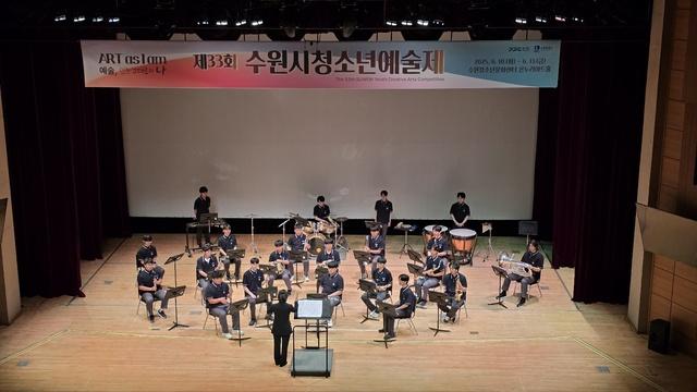 NSP통신-제33회 수원시청소년예술제에서 수원시 청소년들이 연주를 선보이고 있다. (사진 = 수원시)