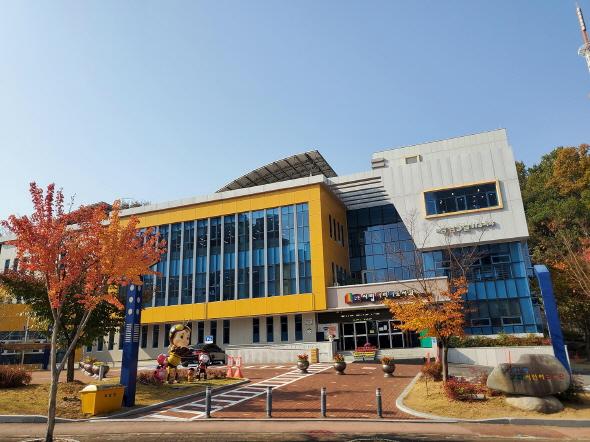 NSP통신-안동시립어린이도서관이 2025년 경상북도 공공도서관 운영평가에서 대상을 수상하며 도내 최고의 공공도서관 중 하나로 인정받았다. (사진 = 안동시)