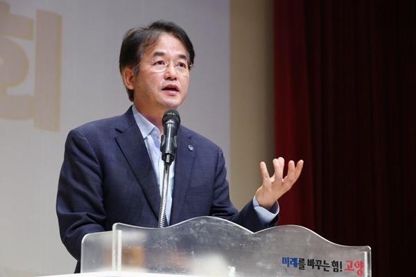NSP통신-2025 고양시 기업인을 위한 세무 설명회에서 인사말 중인 이동환 고양시장 (사진 = 고양시)
