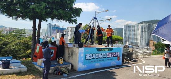 NSP통신-밀폐공간 사고에 대비한 긴급구조훈련 (사진 = 광양시청)