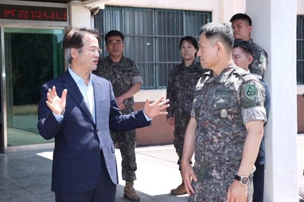 NSP통신-이동환 고양시장(좌)와 이명철 준장(제60보병사단장) (사진 = 고양시)