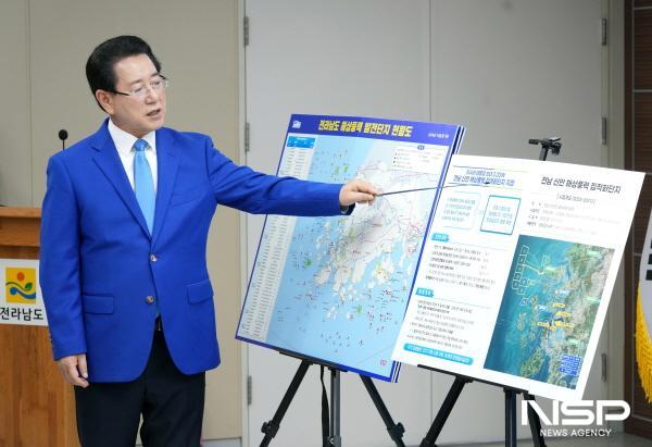 NSP통신-김영록 전남지사가 해상풍력집적화단지 지정 관련 기자브리핑을 하고 있다 (사진 = 전남도)