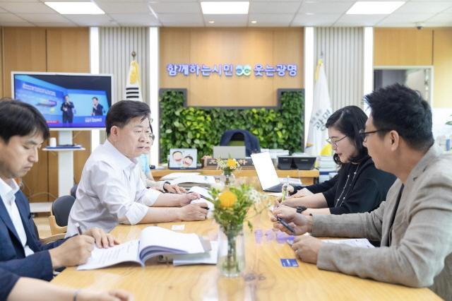NSP통신-12일 민생안정지원금 효과분석 연구용역 착수보고회가 진행되고 있다. (사진 = 광명시)