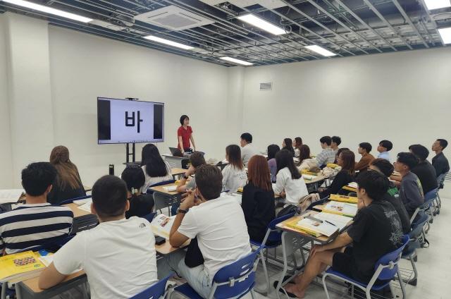NSP통신-﻿김포대학교 한국어센터에서 수업이 진행중인 모습. (사진 = 김포대학교)