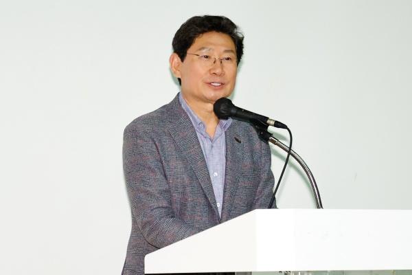 NSP통신-13일 용인문화예술원 국제회의실에서 열린 용인 서리 고려백자 요지(가마터) 학술대회에서 이상일 시장이 축사를 하고 있다. (사진 = 용인특례시)