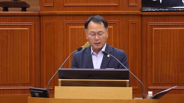 NSP통신-신설 기후에너지부 광주·전남 공동혁신도시 나주 유치 촉구 건의안 을 대표발의한 김강정 의원. (사진 = 나주시의회)