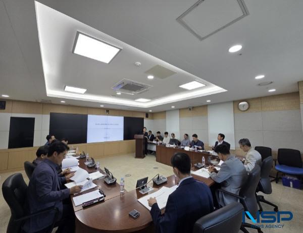 NSP통신-경상북도교육청은 16일 본청 시설과 설계공모실에서 전문가와 도서관, 설계자 등 15명이 참석한 가운데 (가칭)경상북도교육청 포항도서관 건립 중간설계협의회를 개최했다. (사진 = 경상북도교육청)