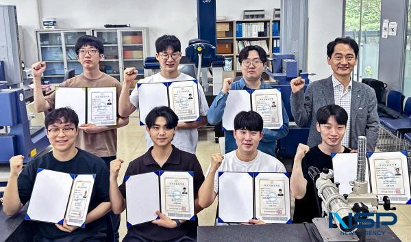 NSP통신-영진전문대학교 AI융합기계계열이 2025년 제1회 정밀측정산업기사 국가자격시험에서 응시자 전원 합격이라는 성과를 거두며 6년 연속 전원 합격 기록을 이어갔다고 16일 밝혔다. (사진 = 영진전문대학교)