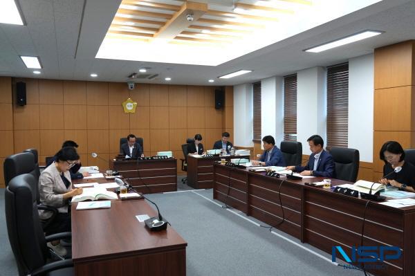 NSP통신-영천시의회 예산결산특별위원회는 16일 제246회 제1차 정례회 제2차 회의를 개의하여 2024회계연도 영천시 결산 및 예비비지출 승인안 등 3건을 심사·의결한 후 예결위 활동을 마무리했다. (사진 = 영천시의회)