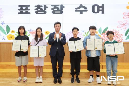 NSP통신-표창장 수여식 (사진 = 광양시청)