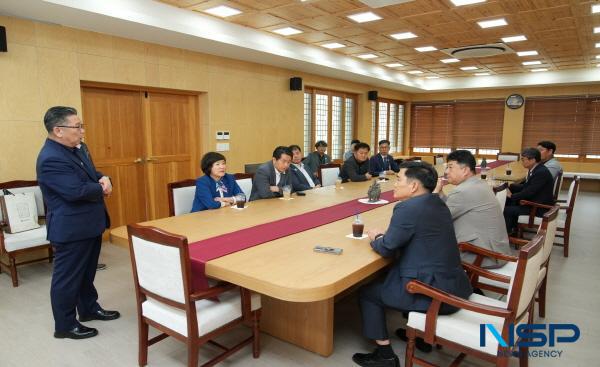 NSP통신-경주시의회 행정복지위원회는 지난 16일 오후 경주시 국제 문화교류관을 방문해 주요 업무 추진상황과 현안사항 등에 대하여 설명을 들은 후 질의응답 및 애로사항을 청취하는 시간을 가졌다. (사진 = 경주시의회)