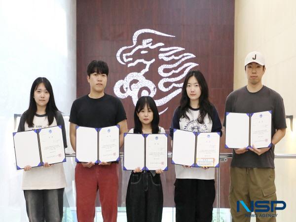NSP통신-영남이공대학교는 지난 16일 본관 7층 회의실에서 2025학년도 학습포트폴리오 경진대회 시상식을 개최하고 대회를 성공적으로 마무리했다. (사진 = 영남이공대학교)