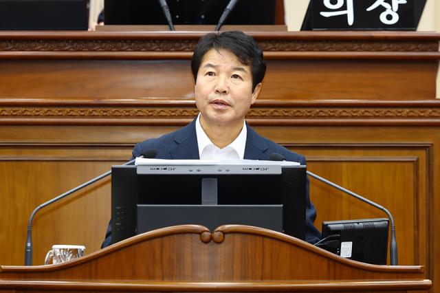 NSP통신-엄기호 강원도의원이 지역 핵심 현안에 대해 질의하는 모습. (사진 = 강원도의회)