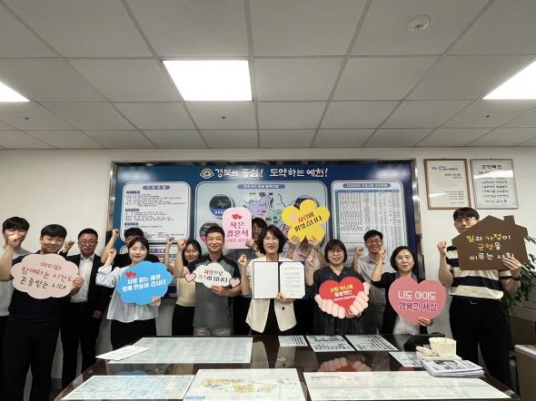 NSP통신-예천군 저출생 부담타파 4대 문화운동 서명 캠페인 활발, 20대 신혼부부 혼수비용 지원, 웰컴 키즈존 조성 등 정책 지원 병행 (사진 = 예천군)