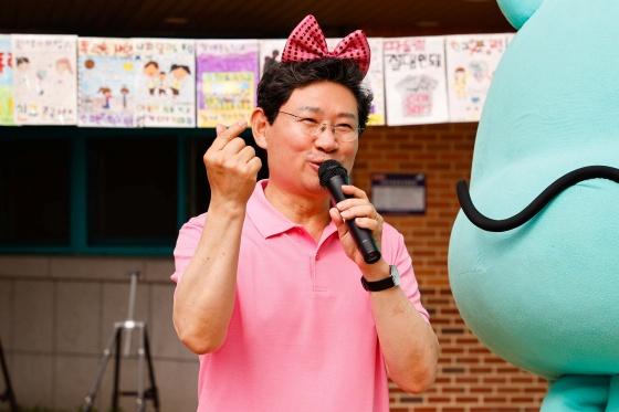 NSP통신-18일 상하초에서 캠페인에 참석한 이상일 시장이 발언하고 있다. (사진 = 용인특례시)