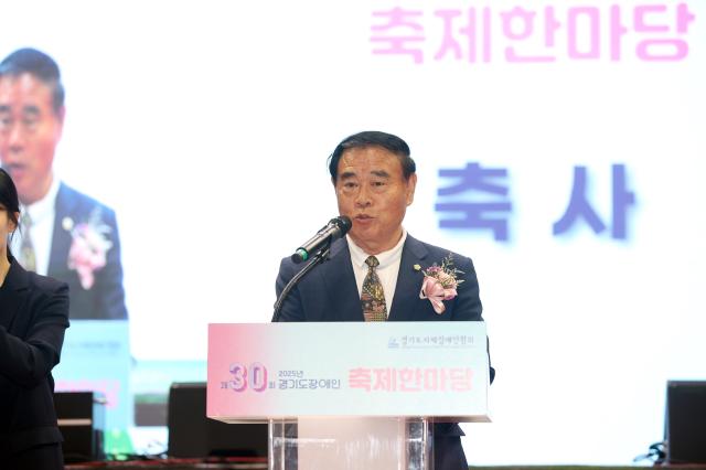 NSP통신-18일 이재식 수원시의회 의장이 축사를 하고 있다. (사진 = 수원시의회)