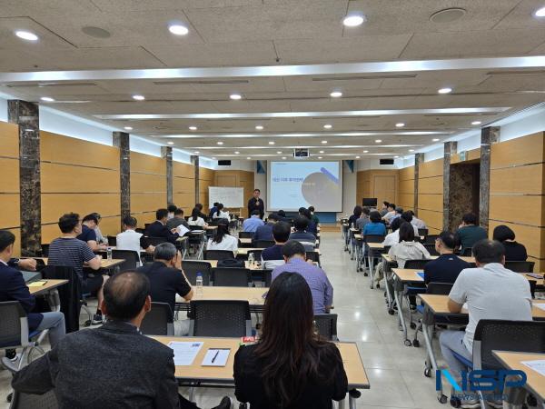 NSP통신-경북(구미)상공회의소는 NH투자증권 구미WM센터와 공동으로 18일 구미상공회의소 1층 중회의실에서 지역 기업 CEO 및 임직원, 유관기관 관계자 50여명이 참석한 가운데 2025 2차전지 특집 세미나를 개최했다. (사진 = 구미상공회의소)