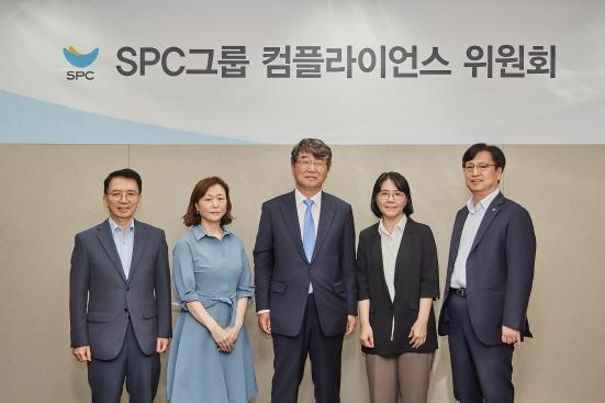 NSP통신-(왼쪽부터) 이정희 위원, 문은숙 위원, 김지형 위원장, 여연심 위원, 경재형 위원 (사진 = SPC그룹 제공)