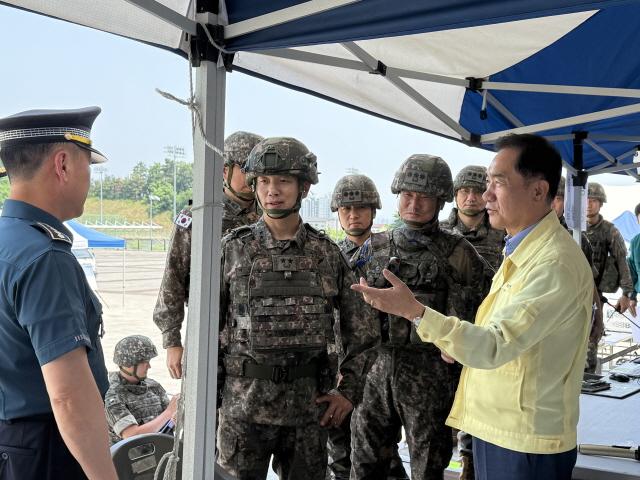 NSP통신-18일 평택시가 이충레포츠공원에서 화학탄 낙하 대응 통합훈련을 실시했다. (사진 = 평택시)