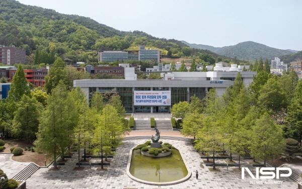 NSP통신-순천대 도서관(관장 장철문)과 부산대 외국학술지지원센터(센터장 우균)는 학술연구 활성화를 위한 업무협약(MOU)을 체결했다 (사진 = 순천대)