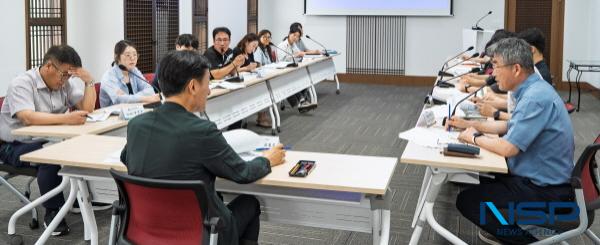 NSP통신-경북문화관광공사는 2025 APEC 정상회의의 성공적인 개최 지원을 위해 20일 공사 중회의실에서 APEC 관련사업 중간점검 회의를 개최했다. (사진 = 경북문화관광공사)