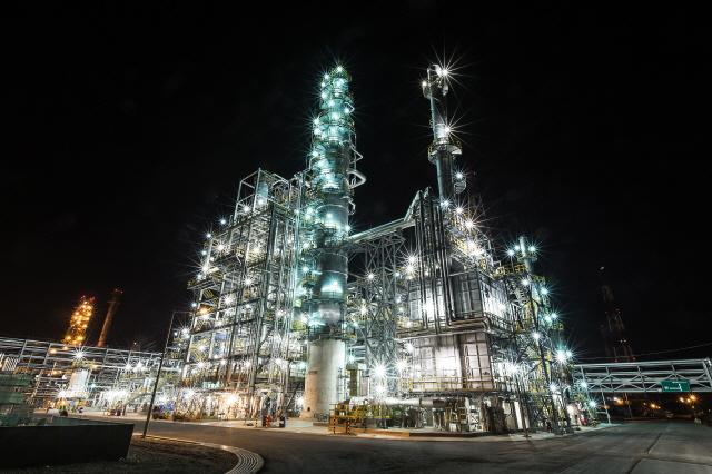 NSP통신-HD현대쉘베이스에서 운영하는 윤활기유 생산 공정(LBO, Lube Base oil Plant) 공장 전경 (사진 = HD현대 제공)