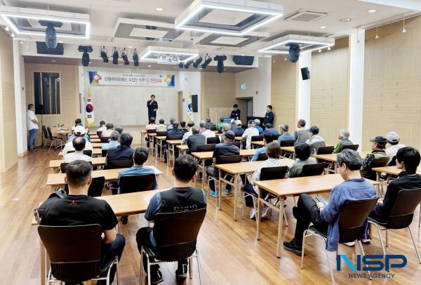 NSP통신-청송군은 지난 17일 청송문화예술회관 소공연장에서 산림바이오매스 수집단 42명을 대상으로 2025년 산림바이오매스 수집단 직무 및 안전교육을 실시했다. (사진 = 청송군)
