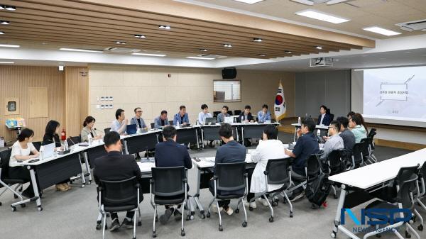 NSP통신-성주군은 지난 19일 성주호 일원과 성주군청에서 한국관광공사 및 분야별 전문가들과 함께 2025 지역 관광개발·투자유치 컨설팅 자문회의를 개최했다. (사진 = 성주군)