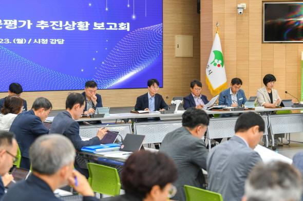NSP통신-영주시는 지난 23일 시청 강당에서 실·과·소장 등 간부 공무원 60여 명이 참석한 가운데 2025년 시군평가 추진상황 보고회를 개최했다 (사진 = 영주시)