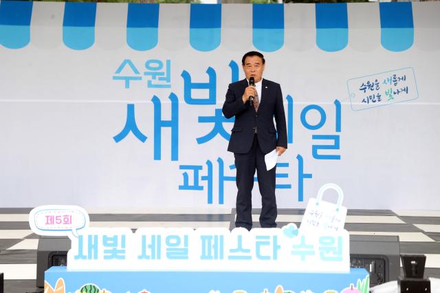 NSP통신-21일 이재식 수원시의회 의장이 발언을 하는 모습. (사진 = 수원시의회)