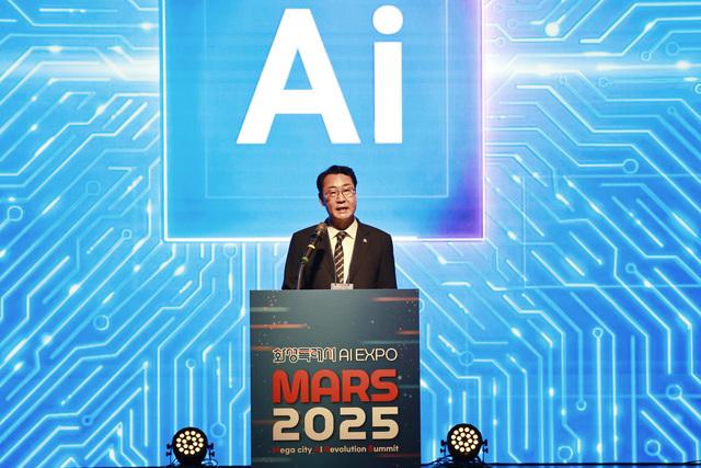 NSP통신-18일 정명근 화성시장이 MARS 2025 개회식에서 환영사를 하는 모습. (사진 = 화성시)