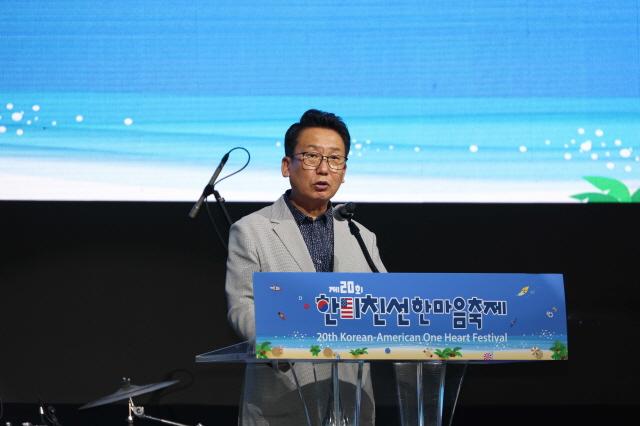 NSP통신-제20회 한미친선 한마음축제 축사하는 강정구 평택시의회 의장. (사진 = 평택시의회)