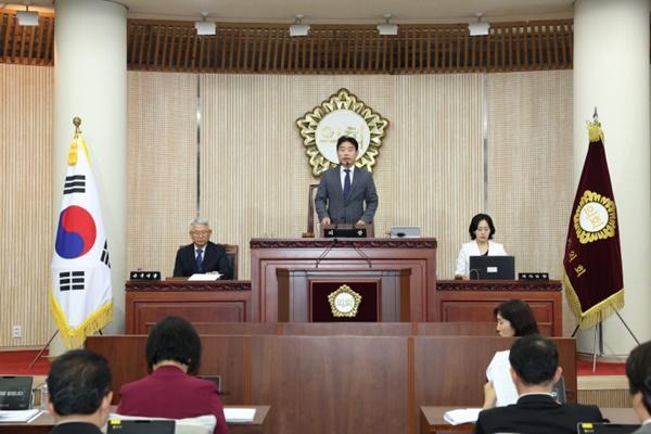 NSP통신-제295회 정례회 제3차 본회의 모습(김운남 고양시의회 의장) (사진 = 고양시의회)