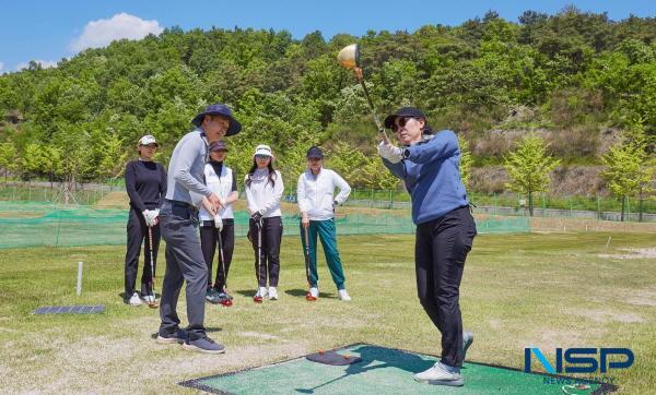 NSP통신-영진전문대학교는 성인학습자들을 위한 2026학년도 제1회 평생학습자 입학설명회 및 전공 체험 행사를 오는 28일 오후 2시 복현캠퍼스 도서관 1층 시청각실에서 개최한다. 파크골프경영과 실습 수업 모습 (사진 = 영진전문대학교)
