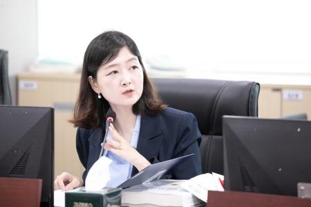 NSP통신-질의하는 장윤정 경기도의원. (사진 = 장윤정 의원실)