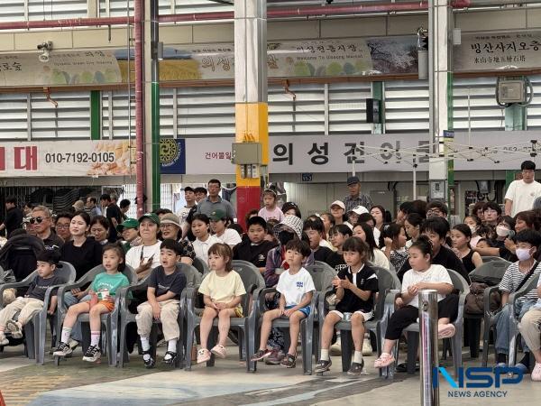 NSP통신-의성군이 전통시장 홍보와 지역경제를 활성화하기 위해 지난 22일 의성전통시장에서 어린이 대상 체험 행사인 영웅찾기 스탬프 투어를 성황리에 개최했다. (사진 = 의성군)